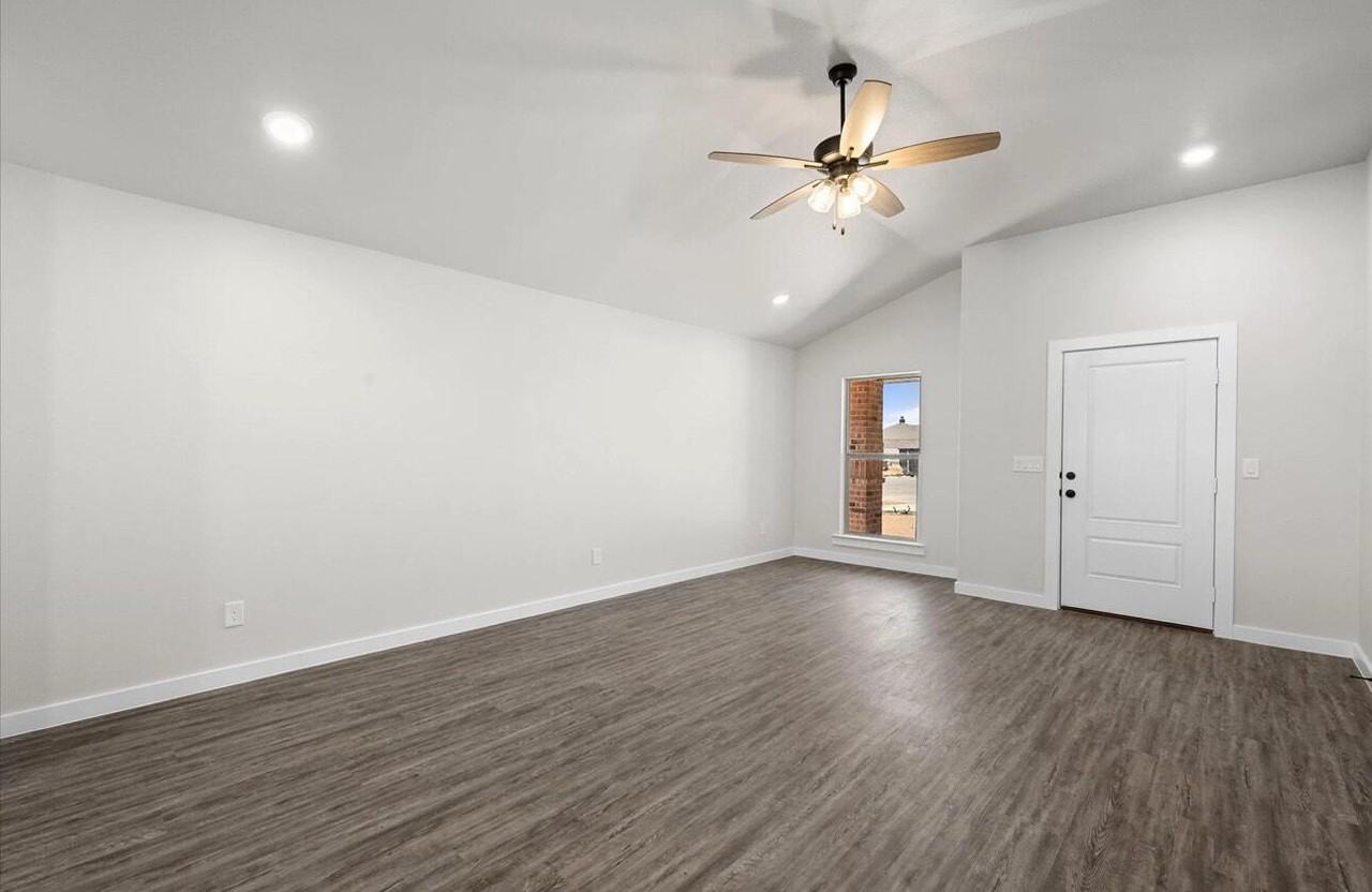 2152 Langford Ave - Photo 4 of 12