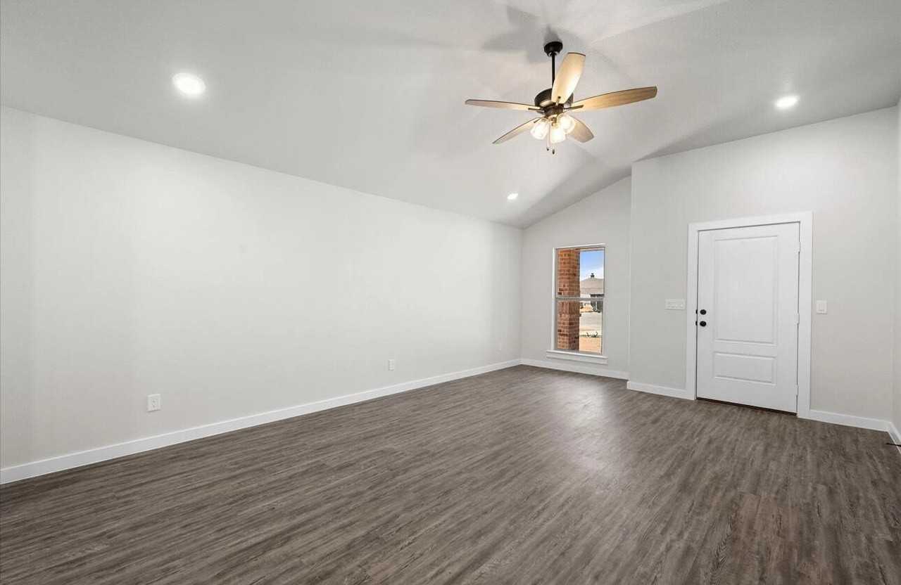 2123 Langford Ave - Photo 4 of 12