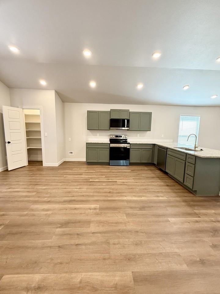 2119 Langford Ave - Photo 5 of 22