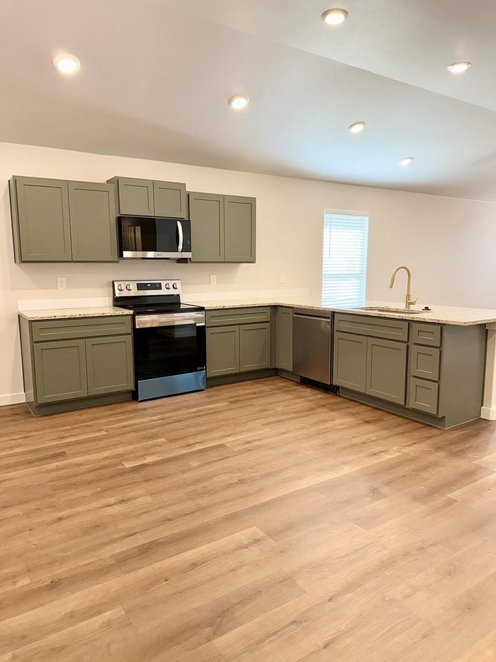 2119 Langford Ave - Photo 6 of 22