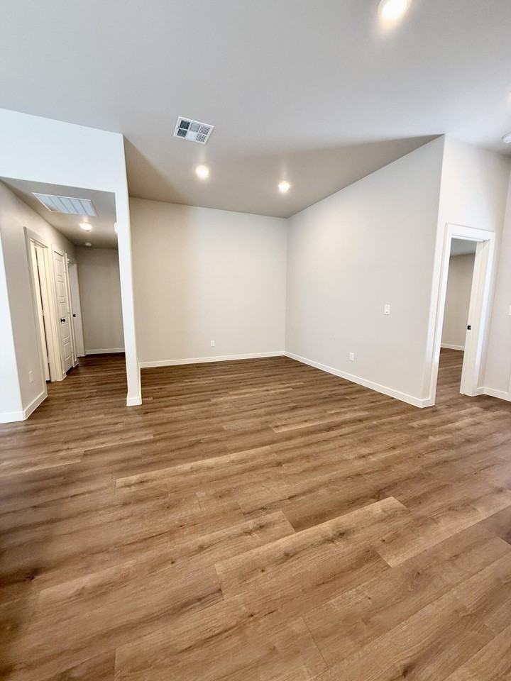 2119 Langford Ave - Photo 7 of 22