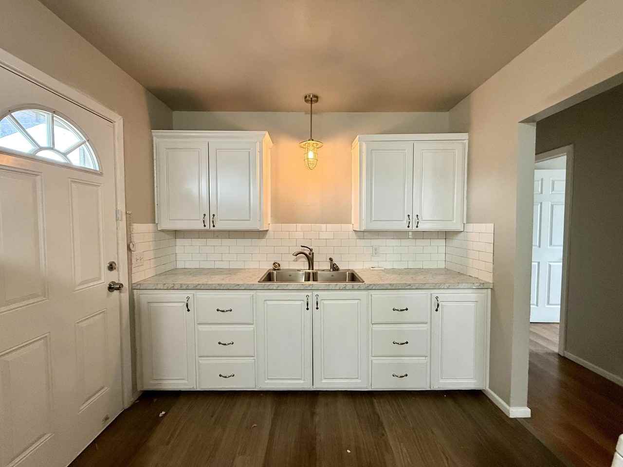 505 E 37th St - Photo 4 of 15