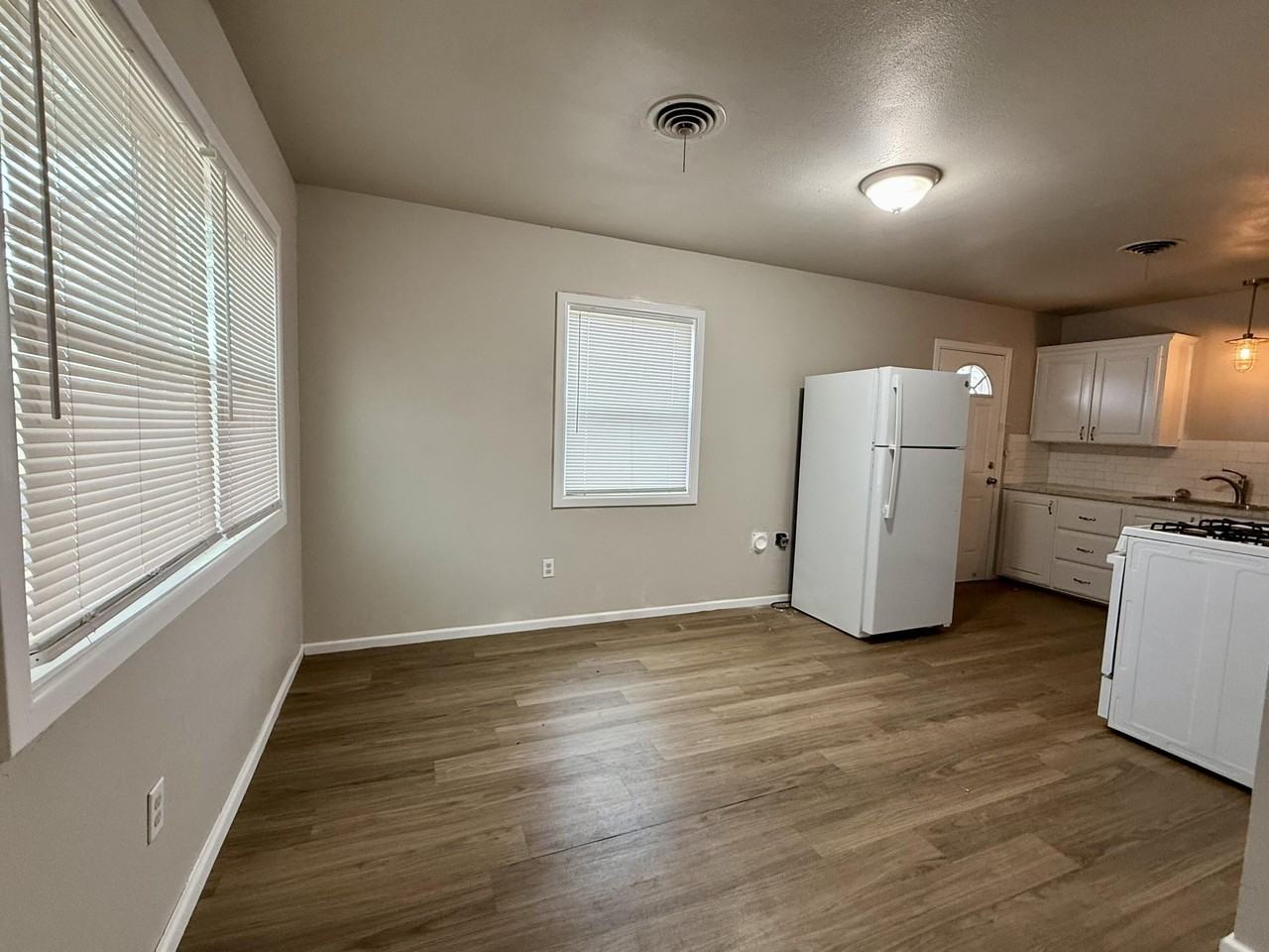 505 E 37th St - Photo 6 of 15