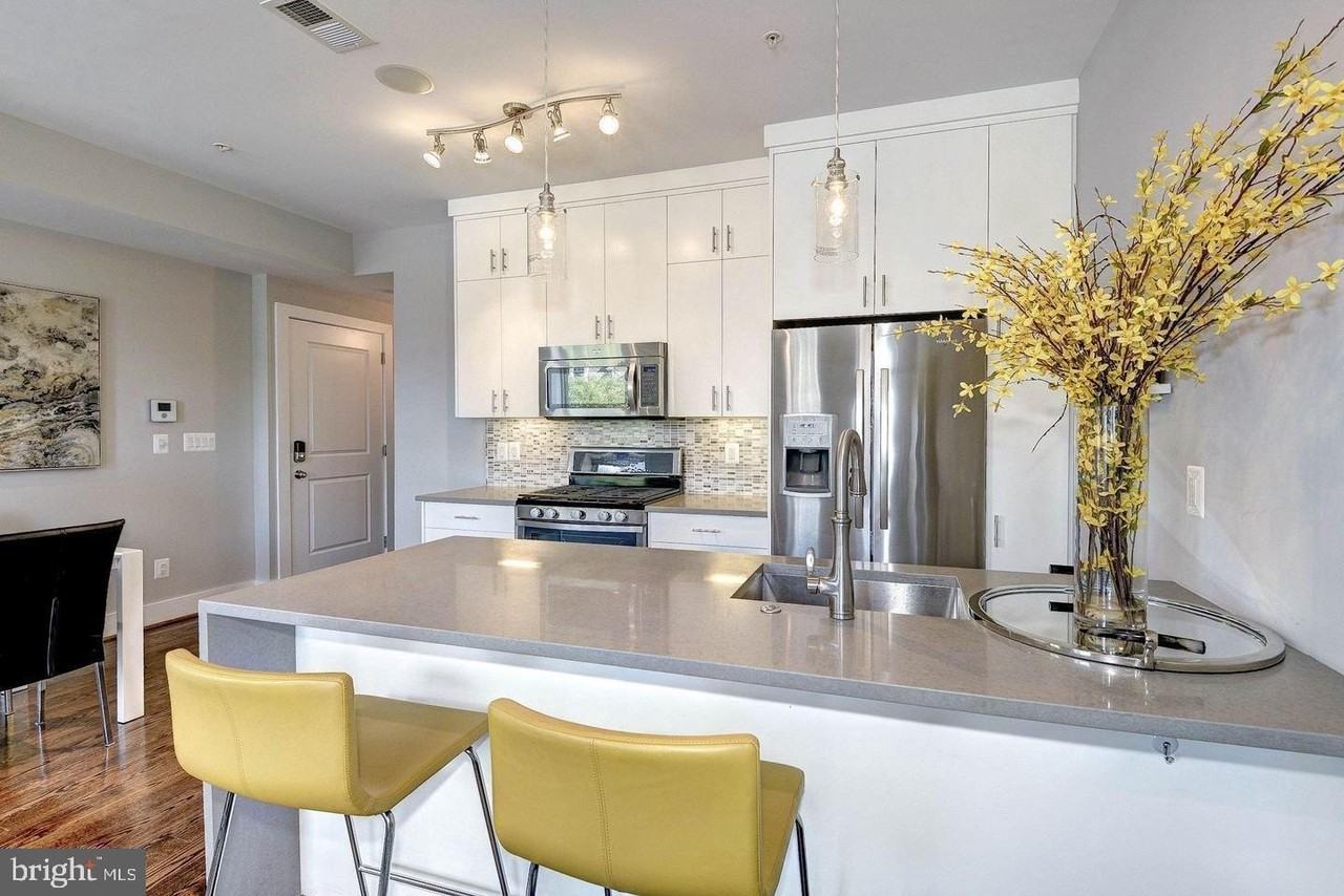 1478 Harvard St Nw - Photo 3 of 19