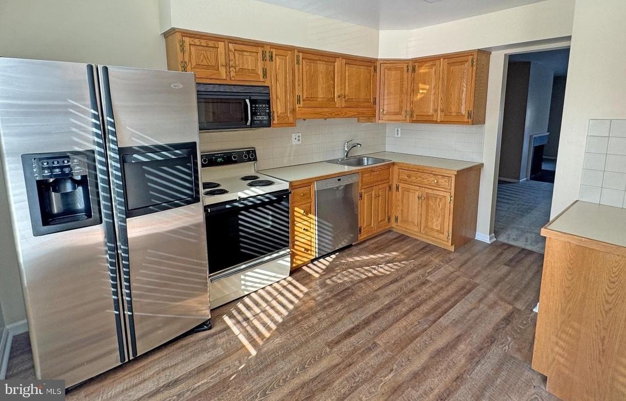 802 SEMINOLE GDNS GDNS - Photo 3 of 24