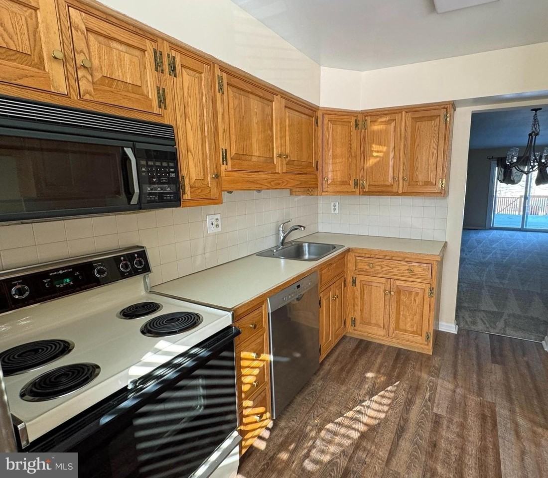 802 SEMINOLE GDNS GDNS - Photo 4 of 24