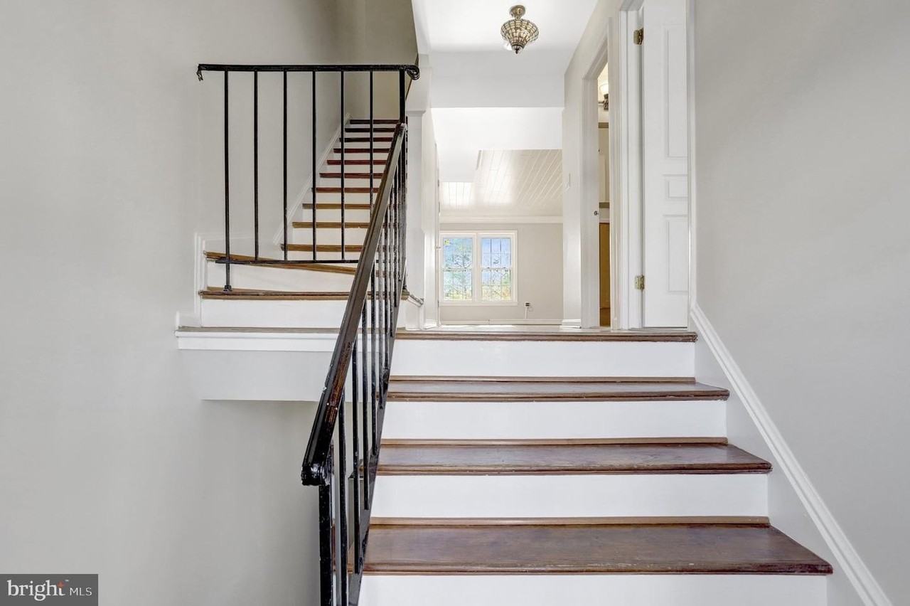 8070 Powderbrook Ln - Photo 5 of 50