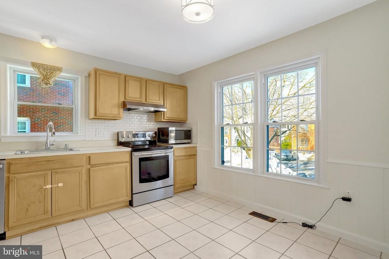 8070 Powderbrook Ln - Photo 7 of 50