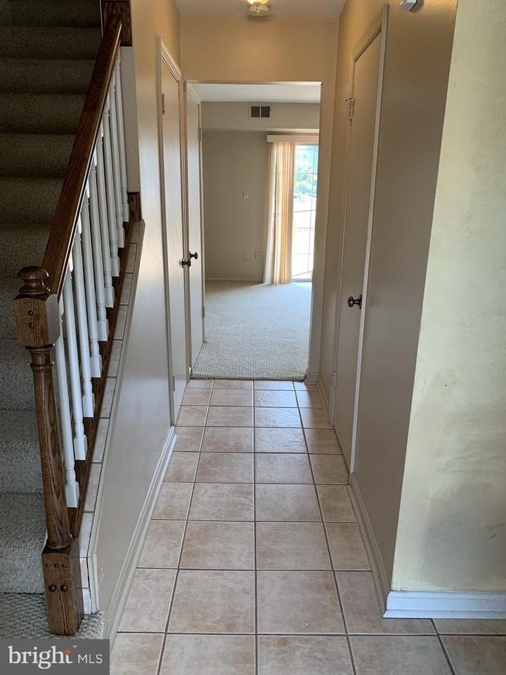 22319 Mayfield Sq - Photo 2 of 40