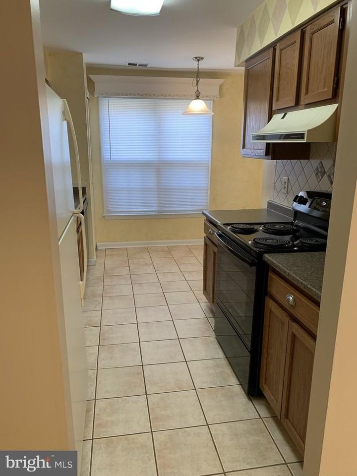 22319 Mayfield Sq - Photo 5 of 40