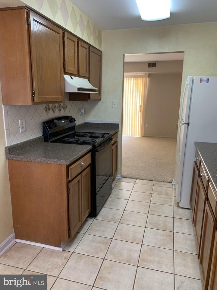 22319 Mayfield Sq - Photo 6 of 40