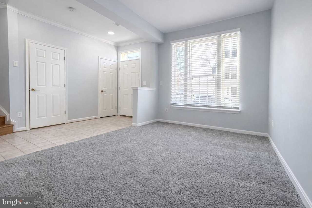 46212 Wales Ter - Photo 2 of 19