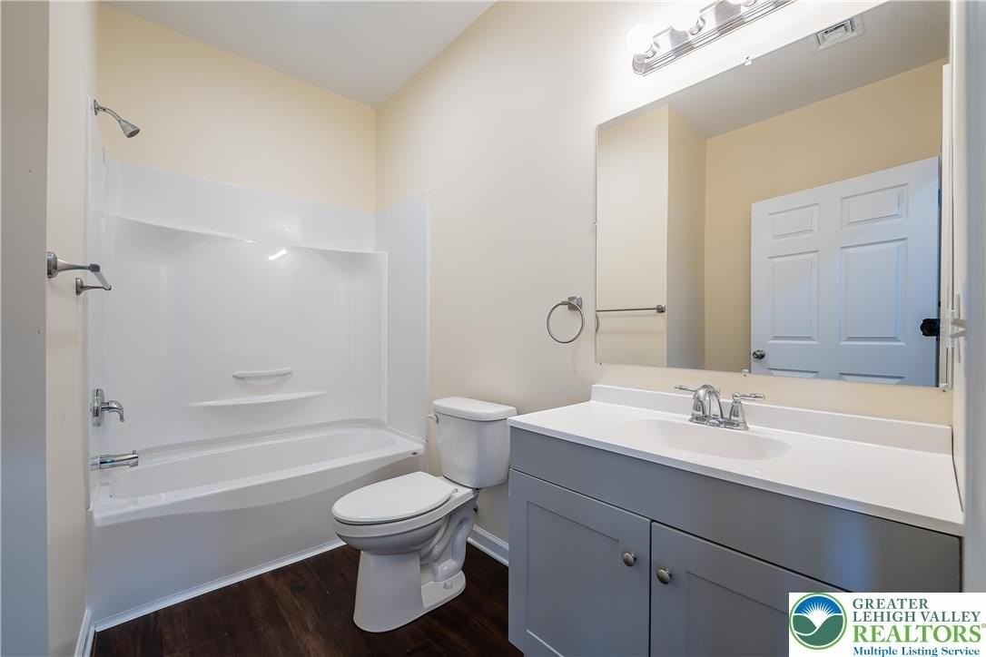 418 W Race St Unit 7 #7 - Photo 7 of 10