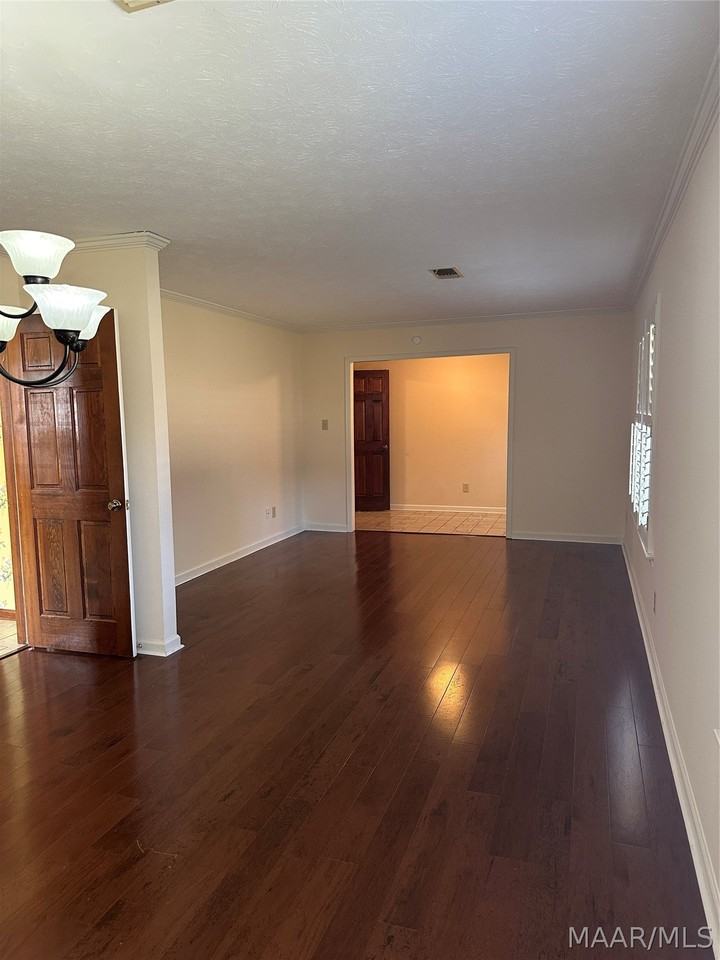 4078 Ray Dr - Photo 5 of 9