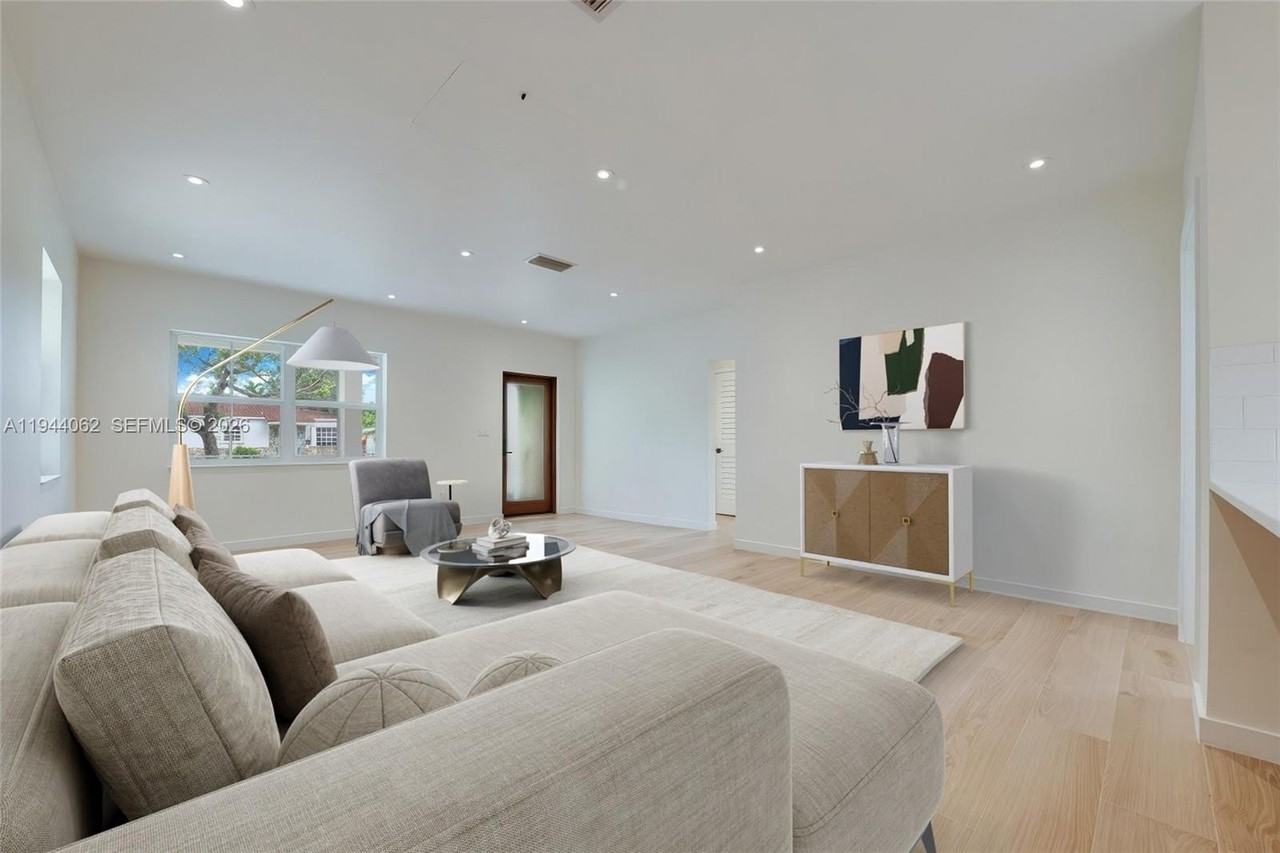 6356 Sw 14th St - Photo 3 of 26