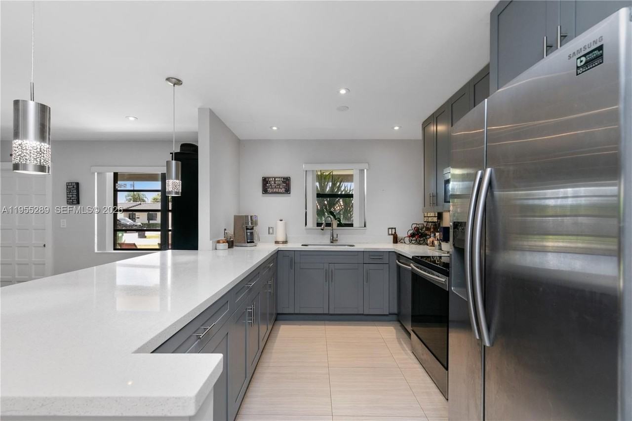 9981 Sw 13th Ter - Photo 3 of 23