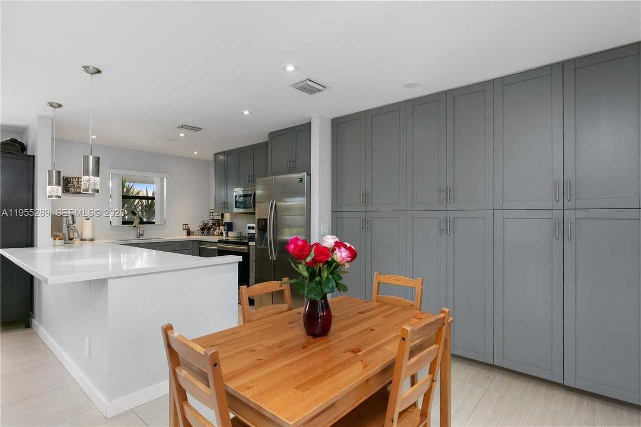 9981 Sw 13th Ter - Photo 4 of 23