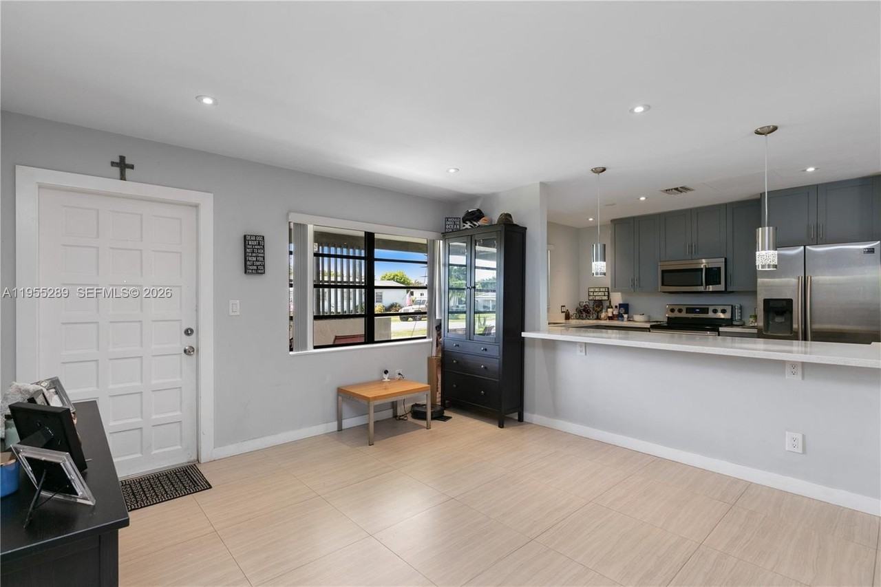 9981 Sw 13th Ter - Photo 6 of 23