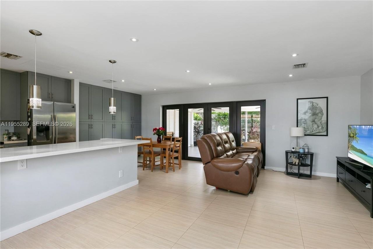 9981 Sw 13th Ter - Photo 7 of 23