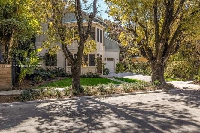 2330 Overbrook St - Photo 3 of 50