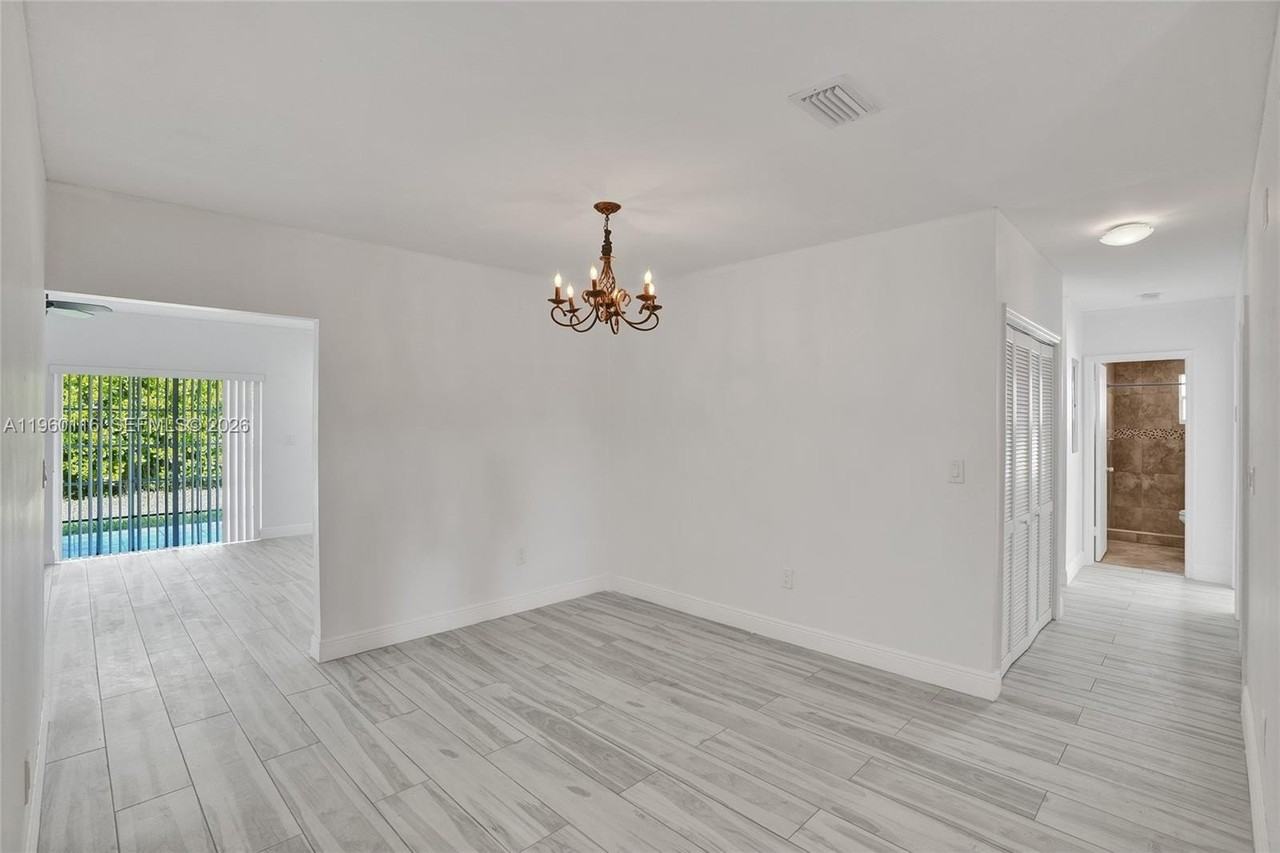 5721 Sw 11th St #0 - Photo 4 of 44