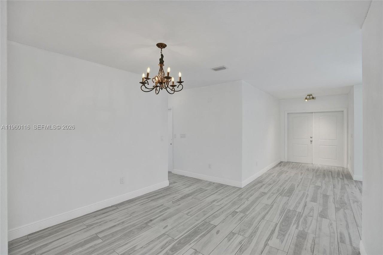 5721 Sw 11th St #0 - Photo 5 of 44