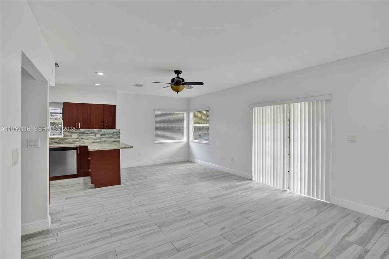 5721 Sw 11th St #0 - Photo 6 of 44