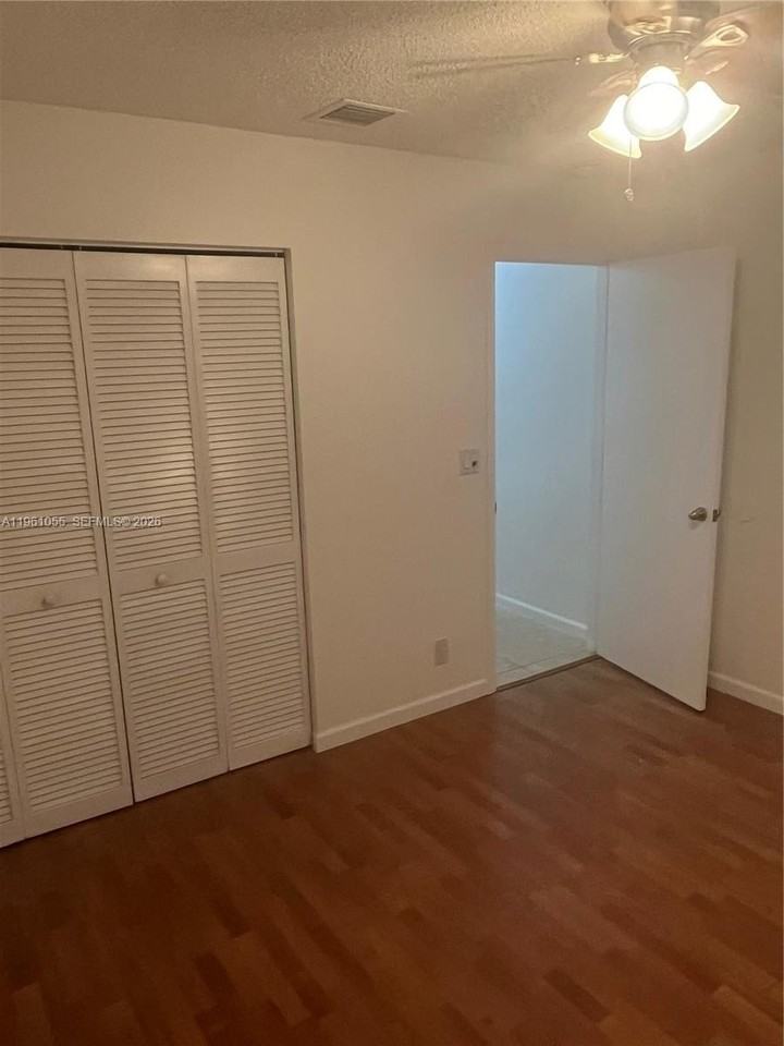 5033 Prairie Dunes Village Cir #5033 - Photo 6 of 16