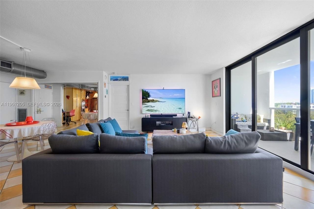 9 Island Ave #810 - Photo 5 of 25