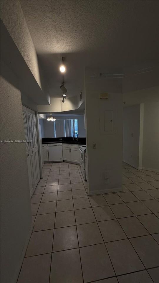 741 Sw 148th Ave #705 - Photo 7 of 32