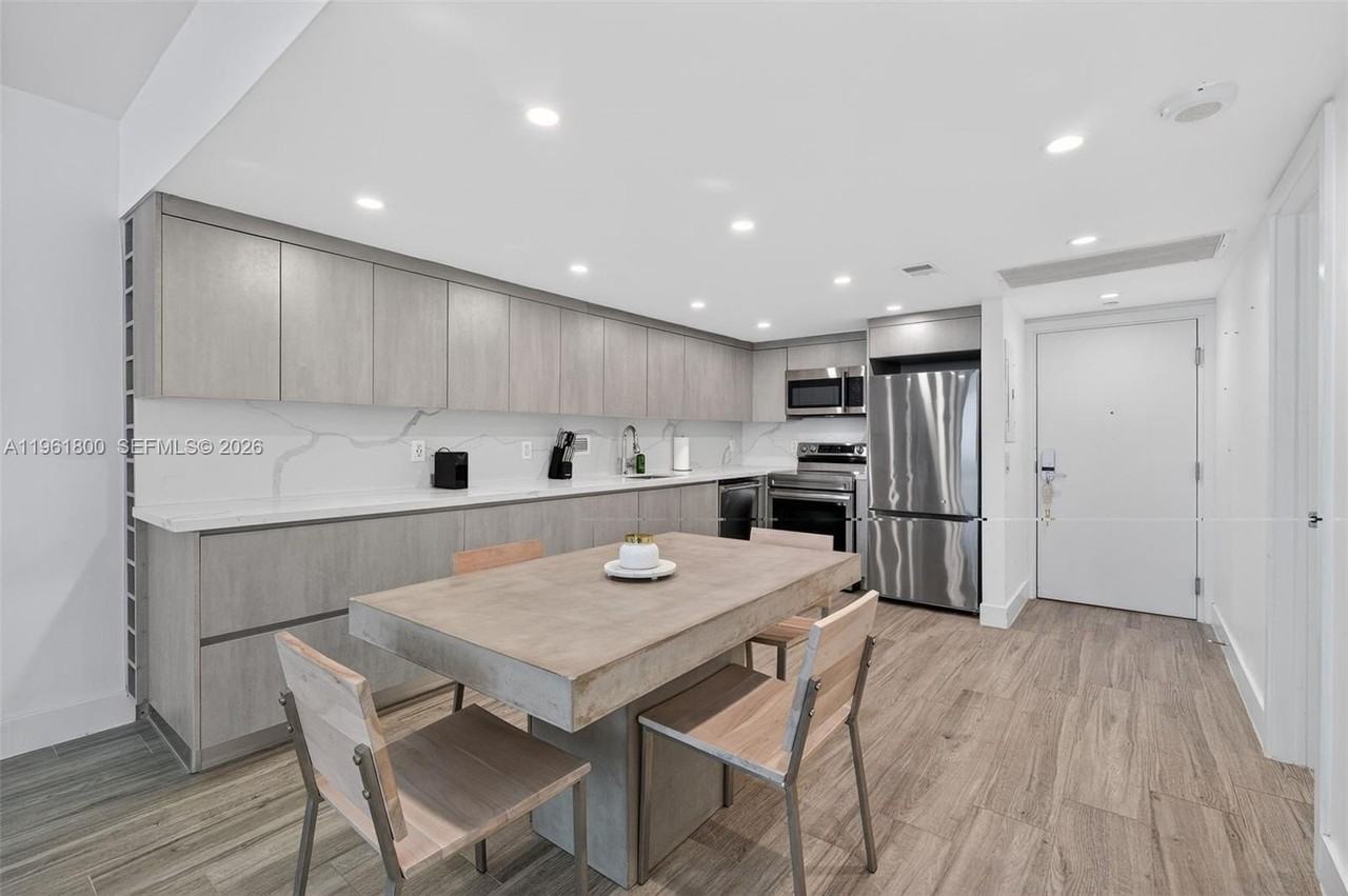 2301 Collins Ave #943 - Photo 5 of 38