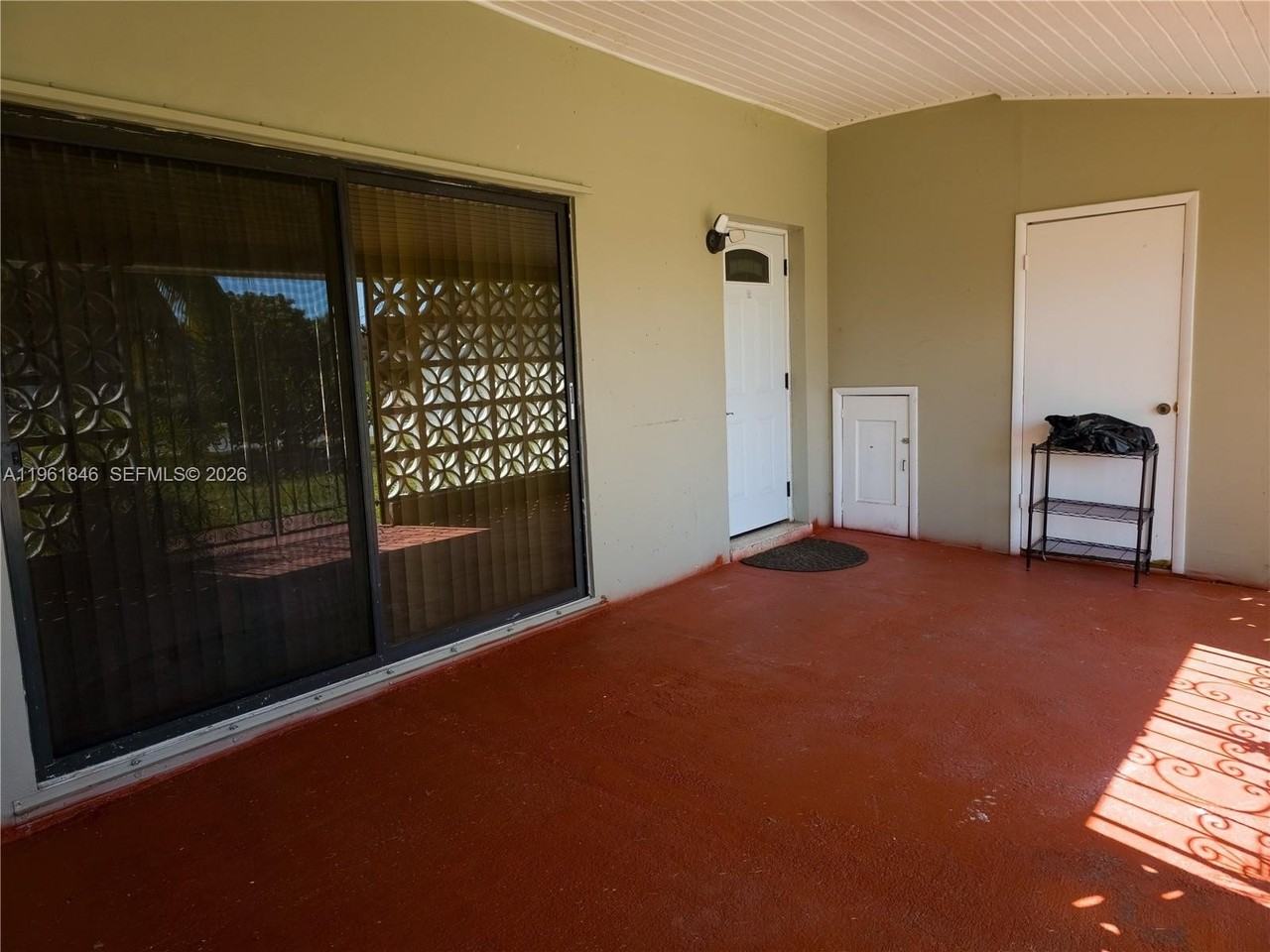 10901 Sw 178th Ter - Photo 2 of 9