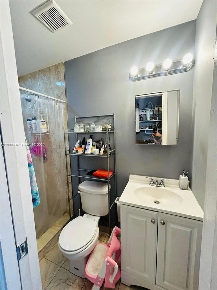 17200 Nw 51st Pl #C - Photo 7 of 12