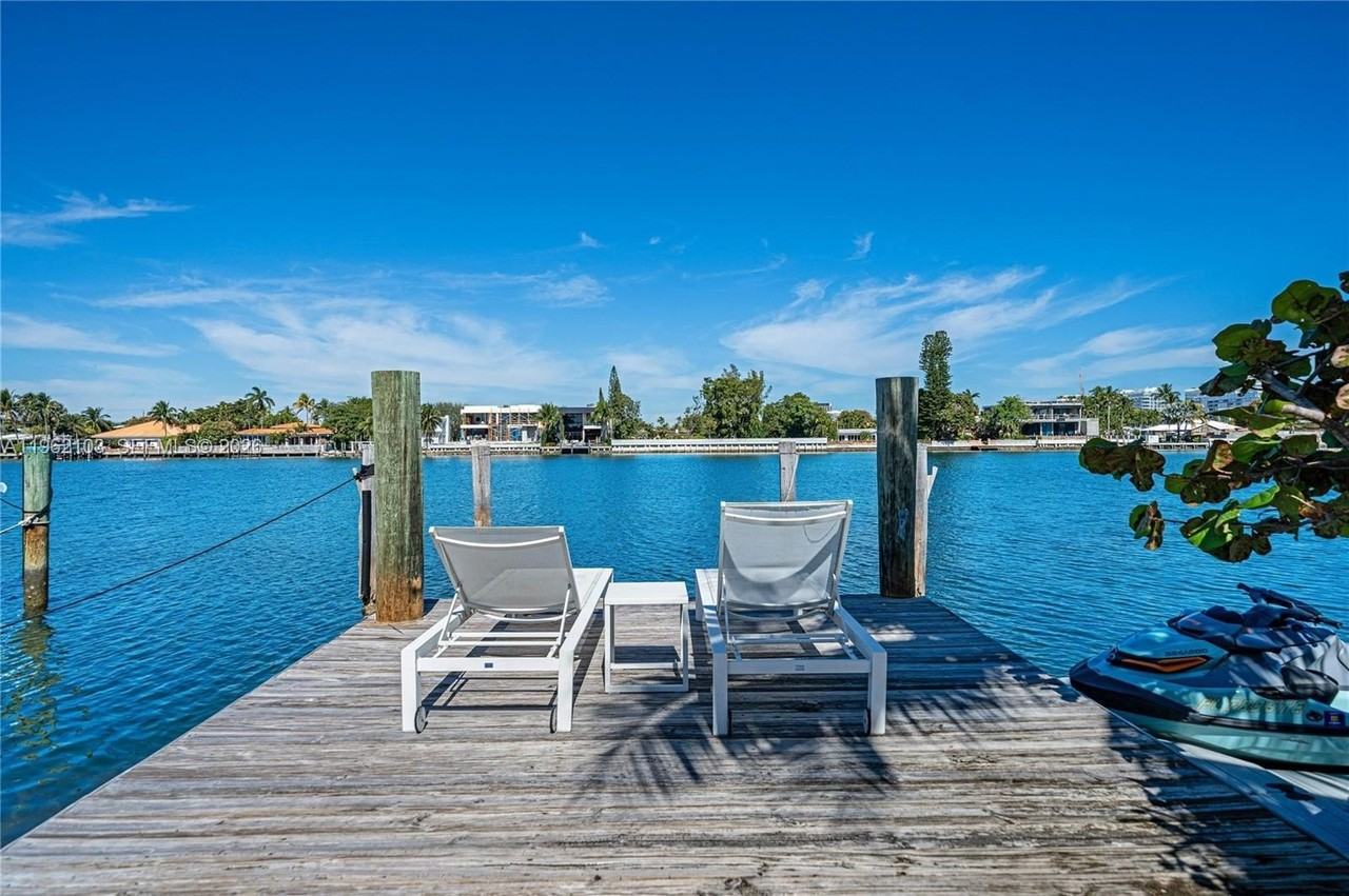 621 86th St - Photo 3 of 25