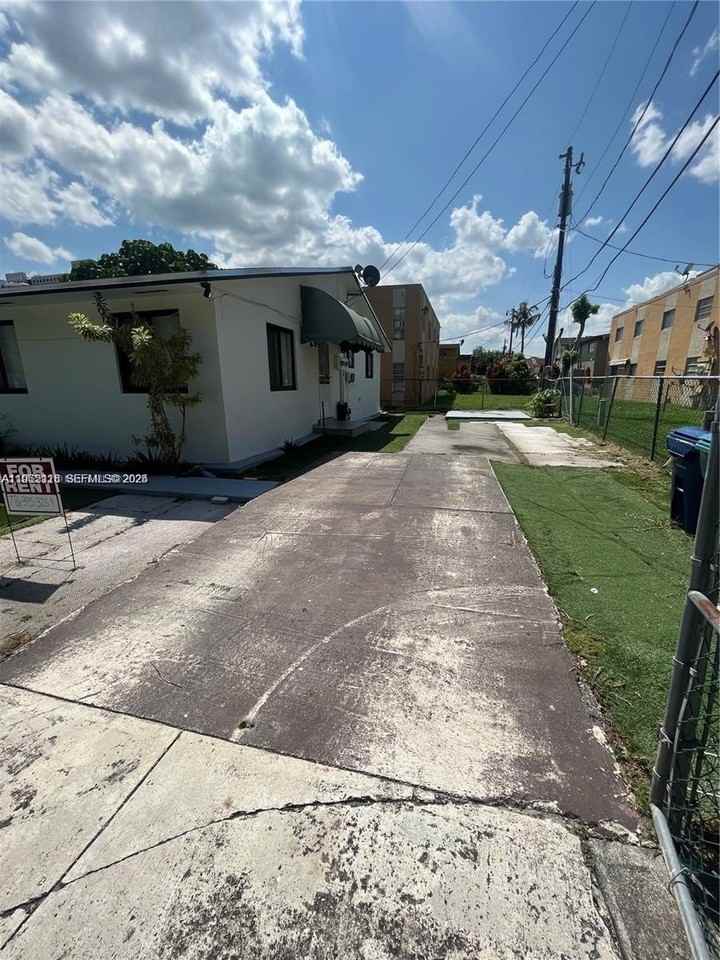 10803 Sw 5th St #10803 - Photo 2 of 15