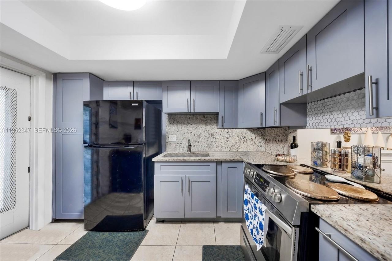 19051 Ne 2nd Ave #1516 - Photo 3 of 23