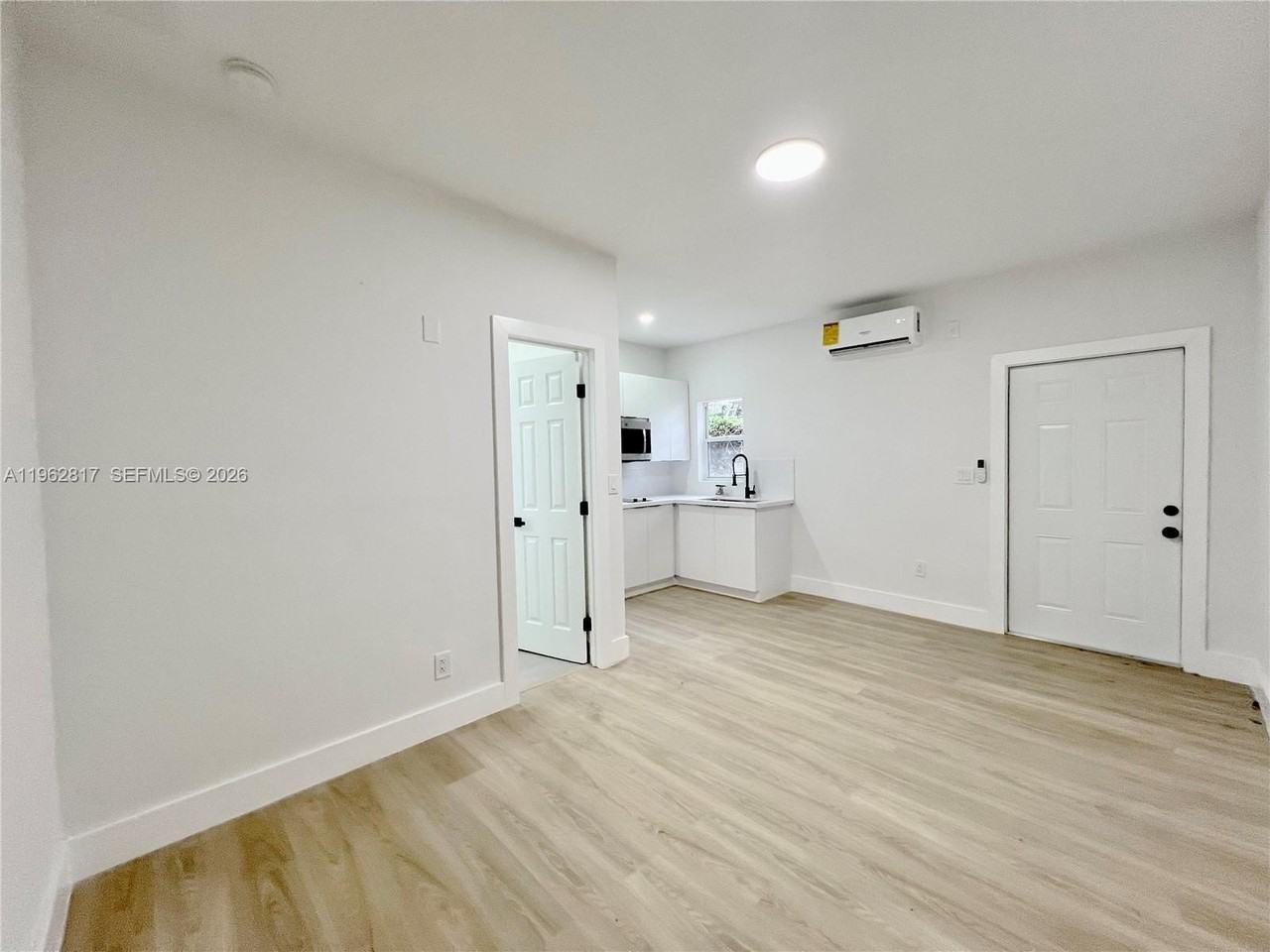 2480 Nw 96th St #B - Photo 2 of 5