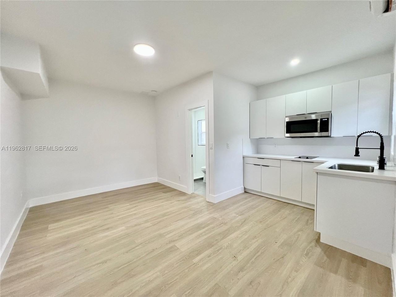 2480 Nw 96th St #B - Photo 3 of 5