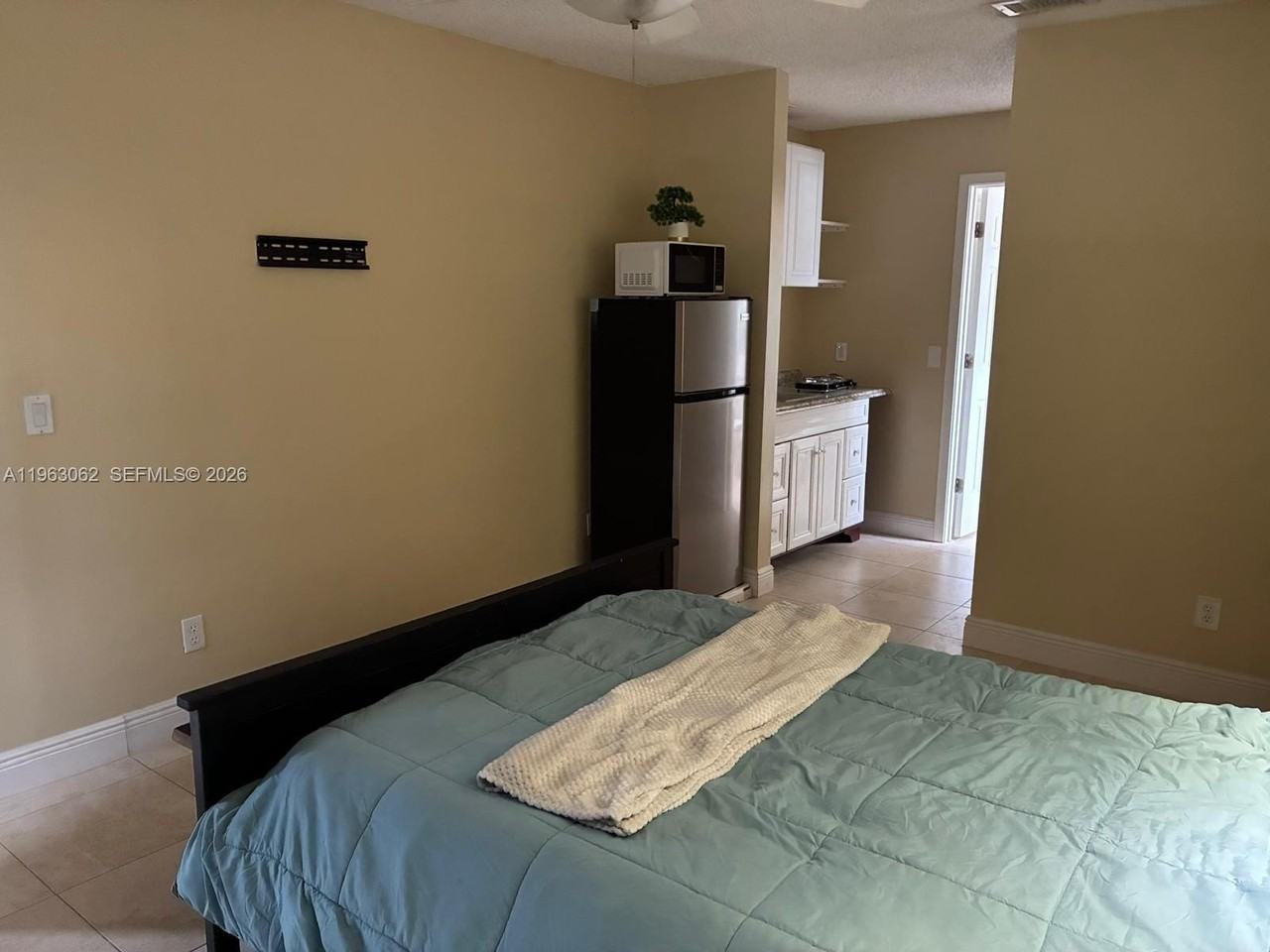 2963 Genoa Pl #B - Photo 3 of 15