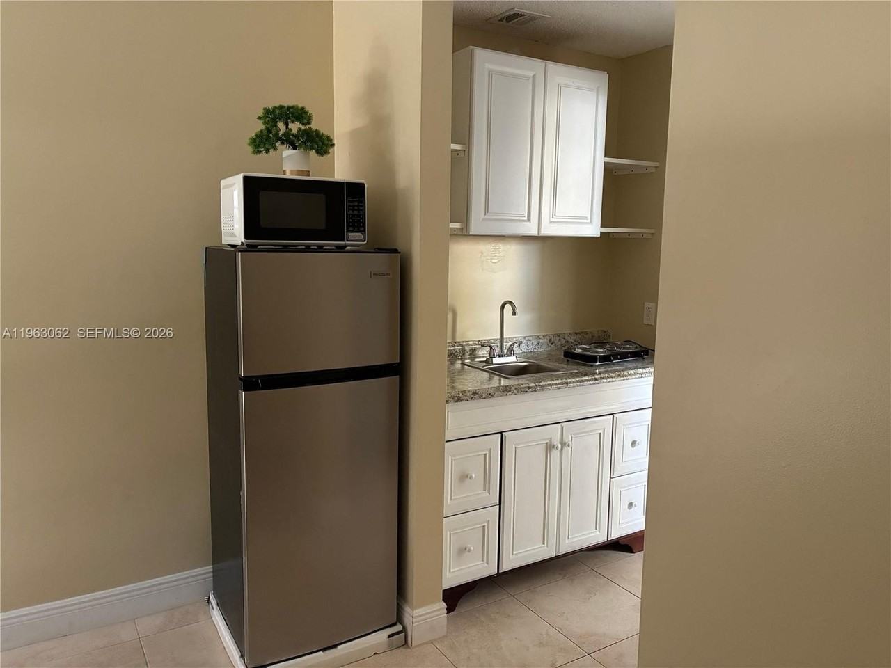 2963 Genoa Pl #B - Photo 4 of 15