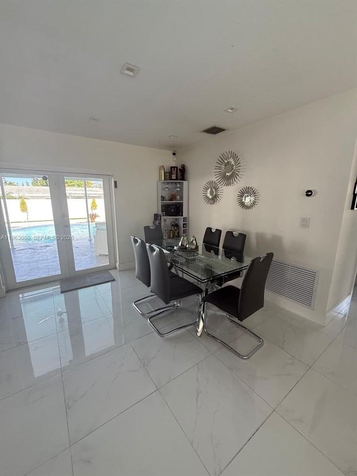 9611 Jamaica Dr #0 - Photo 5 of 18