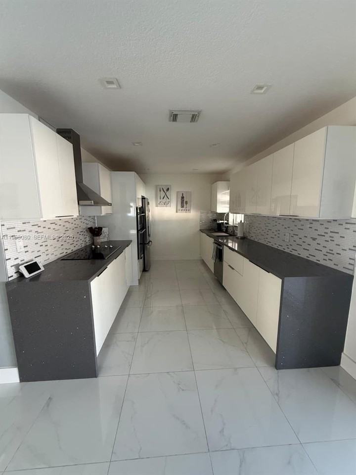 9611 Jamaica Dr #0 - Photo 6 of 18