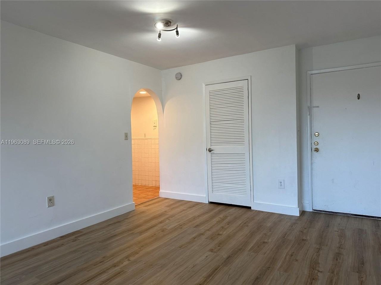 706 Nw 87th Ave #406 - Photo 2 of 11