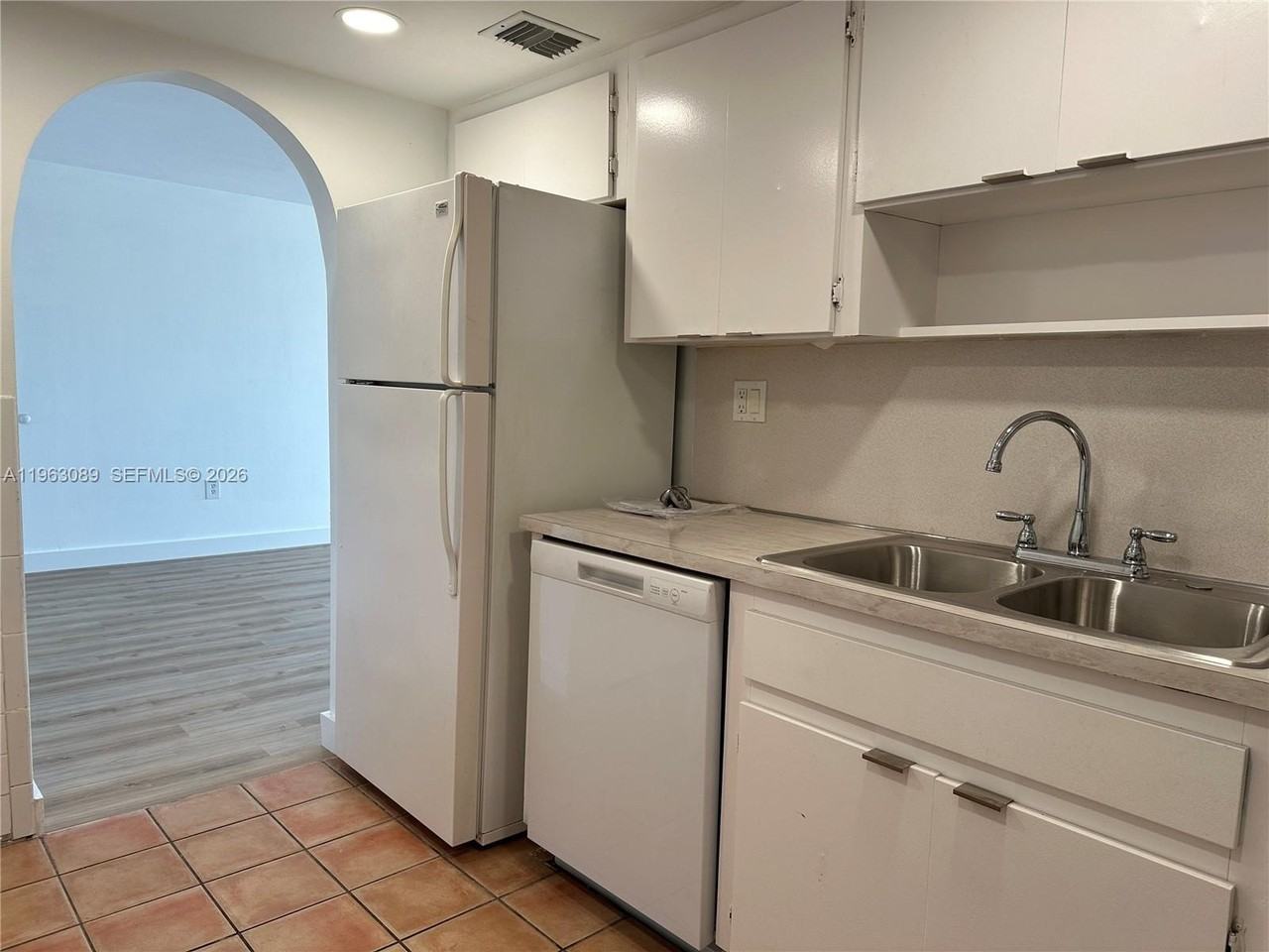 706 Nw 87th Ave #406 - Photo 7 of 11