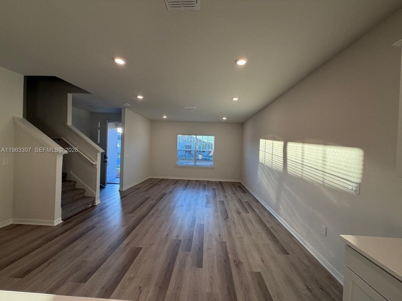 415 Crossings Ave - Photo 2 of 17