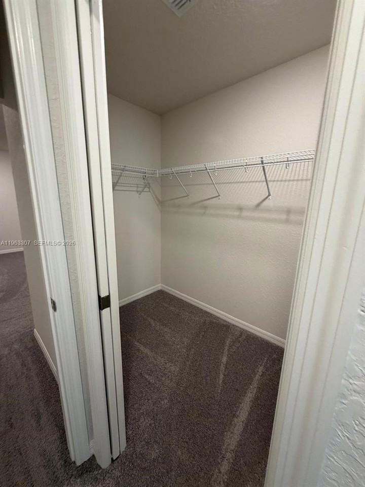 415 Crossings Ave - Photo 7 of 17