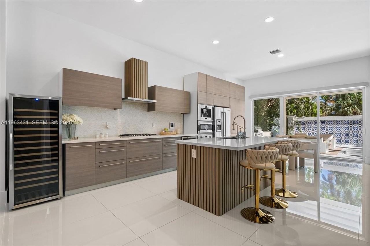 18935 Atlantic Blvd - Photo 4 of 29