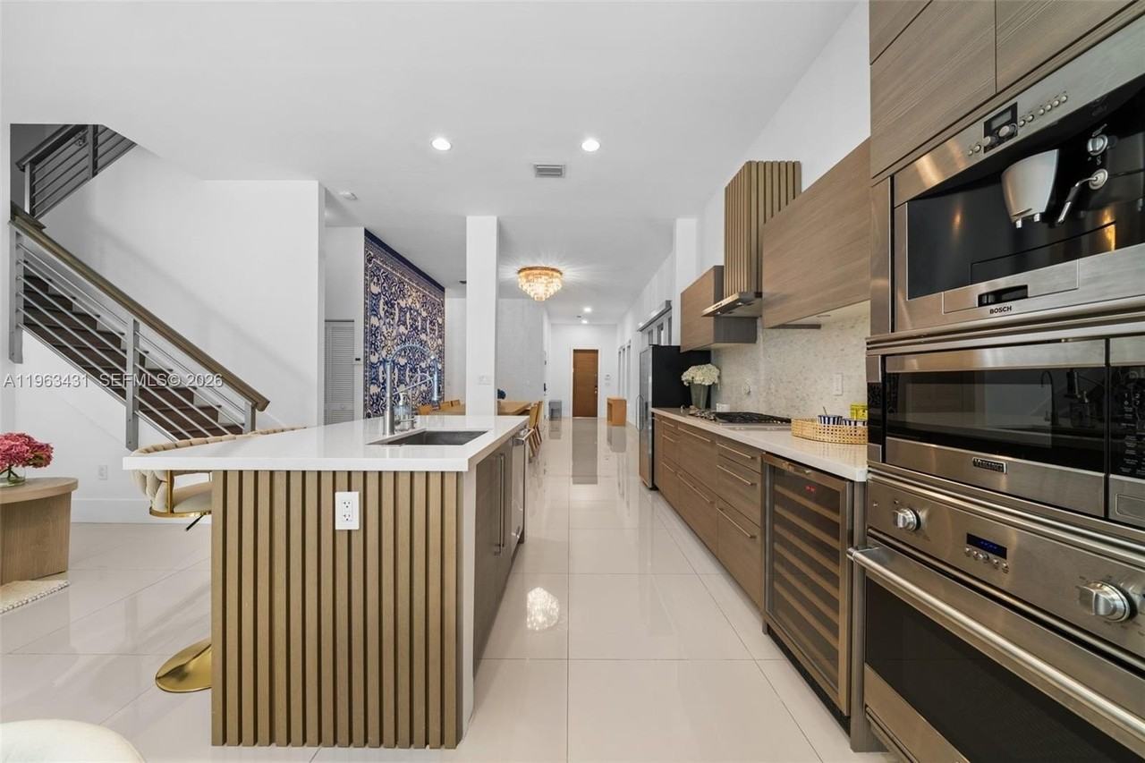 18935 Atlantic Blvd - Photo 5 of 29