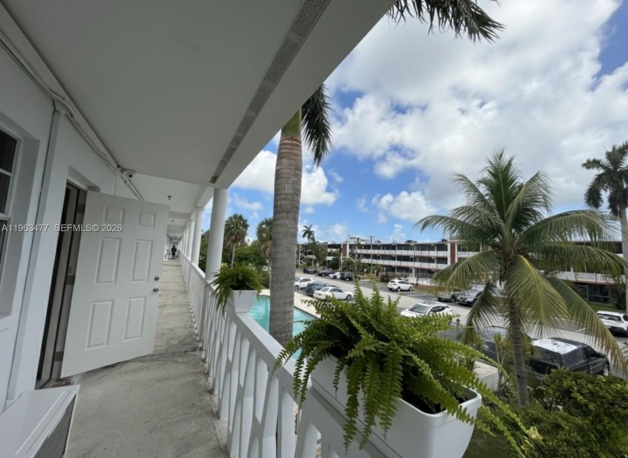 1451 Ne 170th St #211A