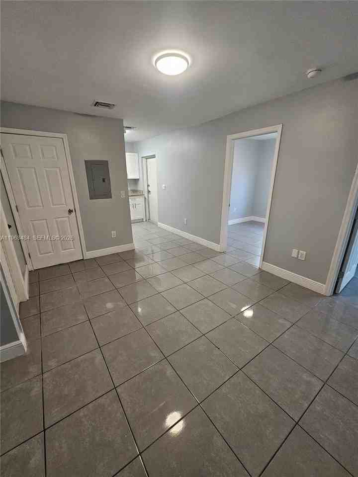 1128 Nw 101st St #WEST - Photo 6 of 16